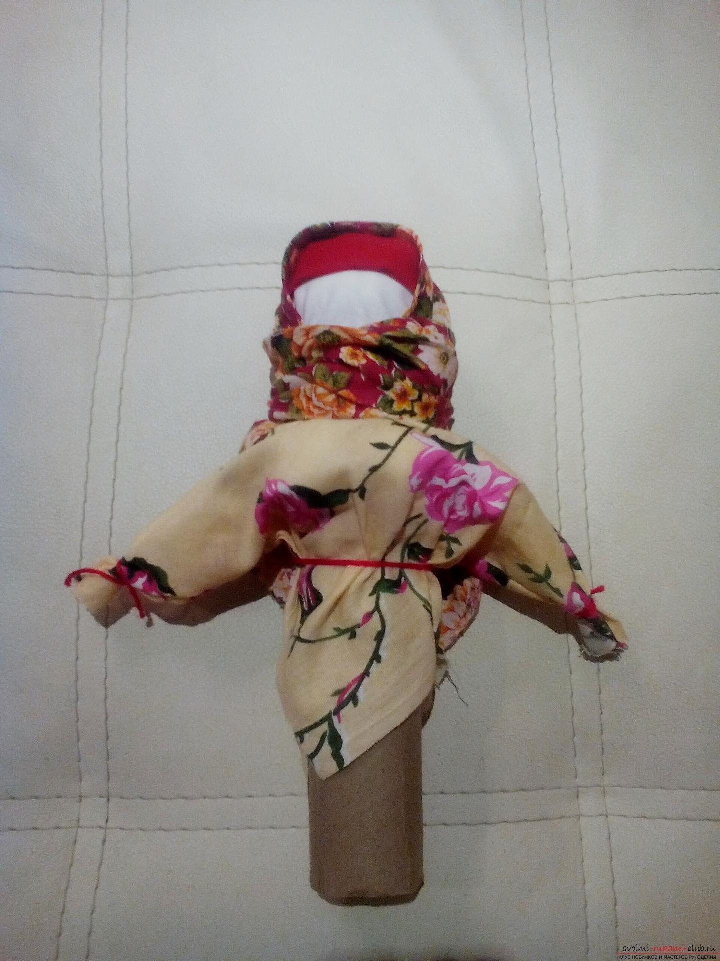 Создайте обереги своими руками, по нашему мастер-классу изготавливается кукла-травница, или иначе кукла-мотанка.. Фото №11
